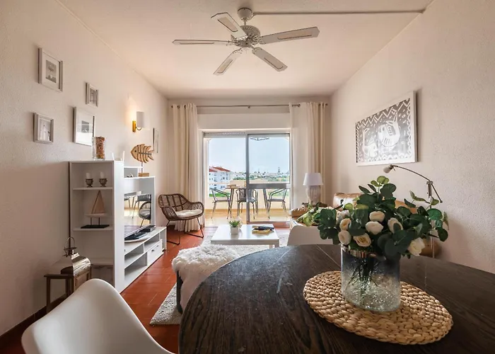 Sea View Central Town 2 Bedroom Apartment